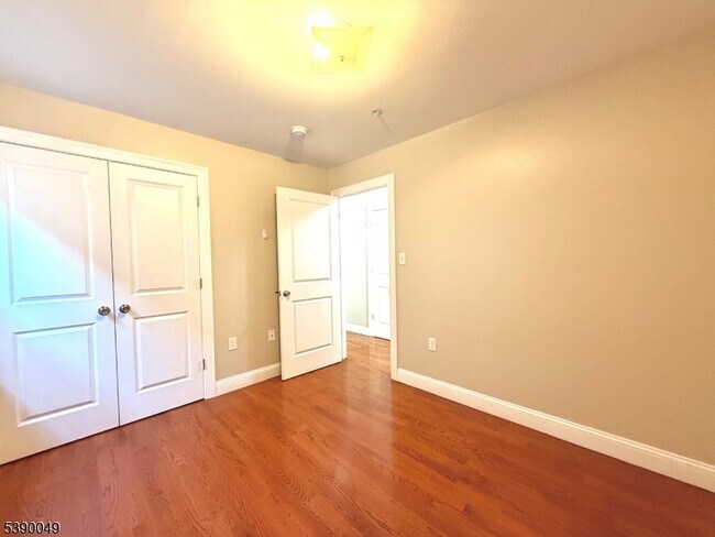 Building Photo - 942 Olive St