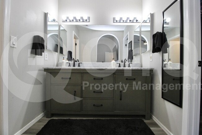 Building Photo - 6335 E Brown Rd