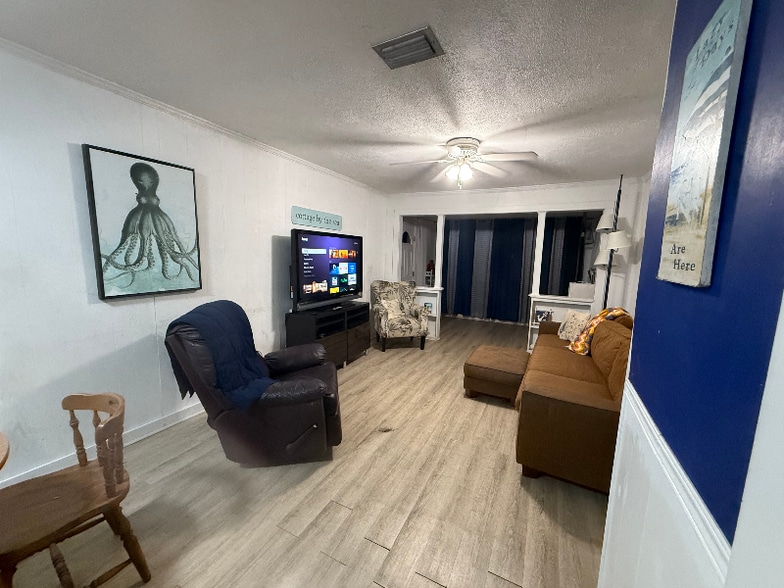 Building Photo - 606 Lantana St