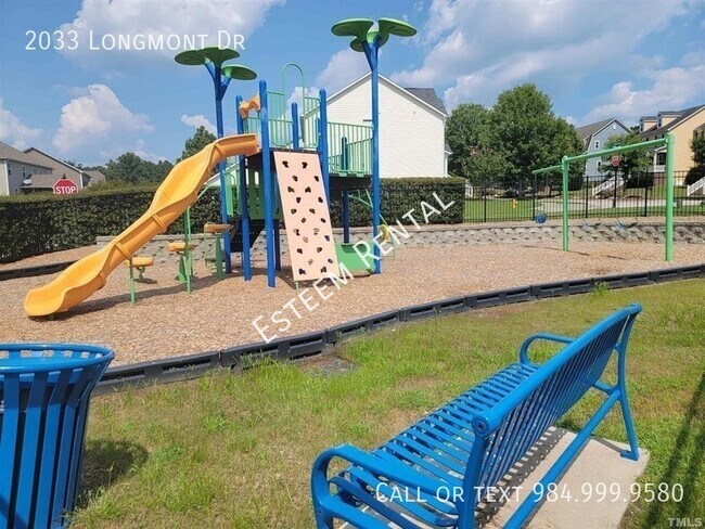 Building Photo - 2033 Longmont Dr