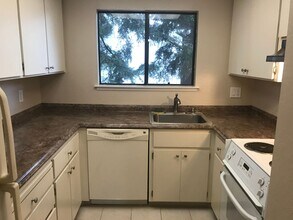 Building Photo - Available NOW! 2 Bedroom Condominium with ...