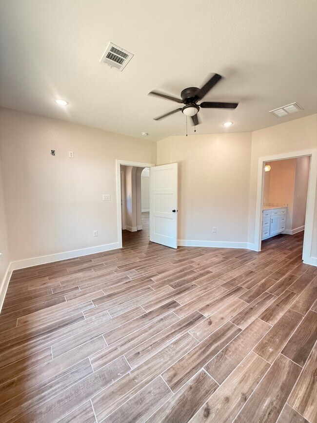 Building Photo - 14880 Coaltown Rd