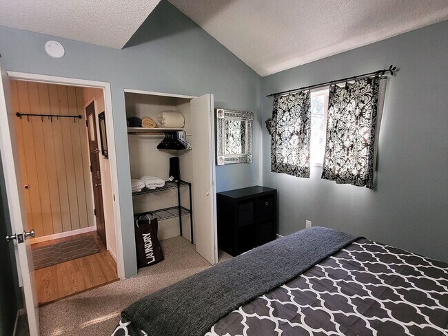 Building Photo - Mt. Bachelor Village Condo #207