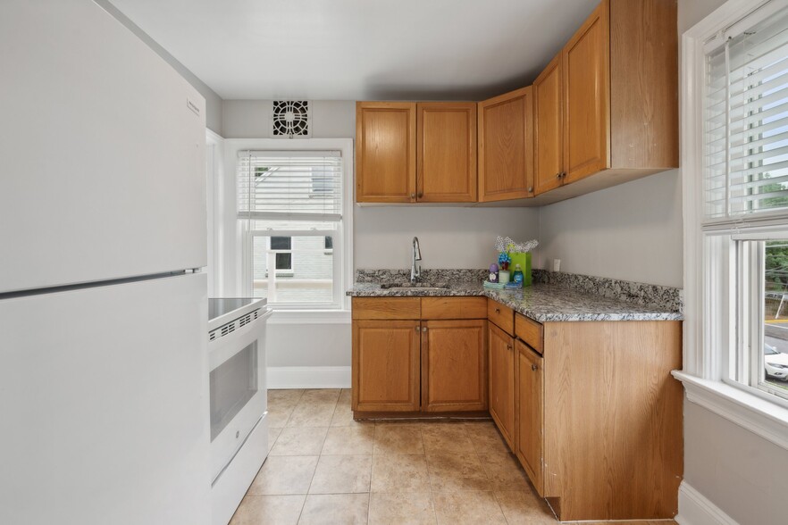 Building Photo - 4504 Guilford Rd