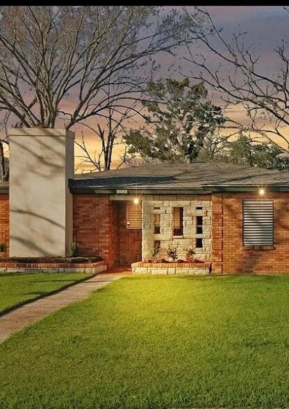 Primary Photo - 3002 Danforth Dr