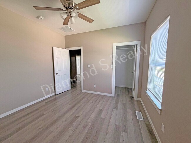 Building Photo - 2124 N Bradbury Ln