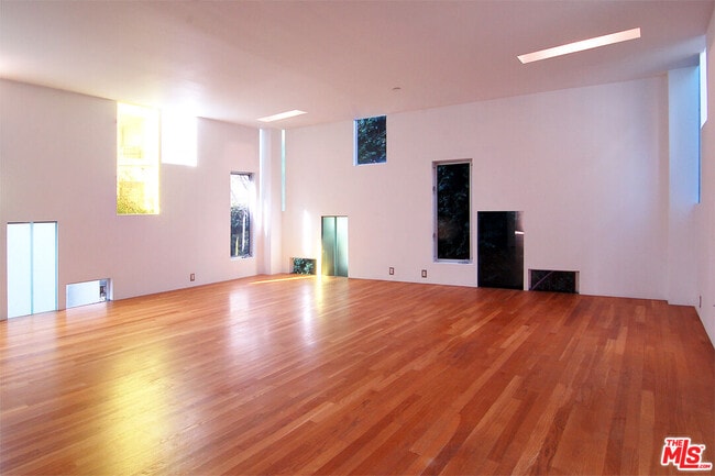 Building Photo - 116 Pacific Ave