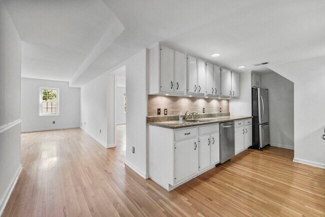 Building Photo - 456 9th St