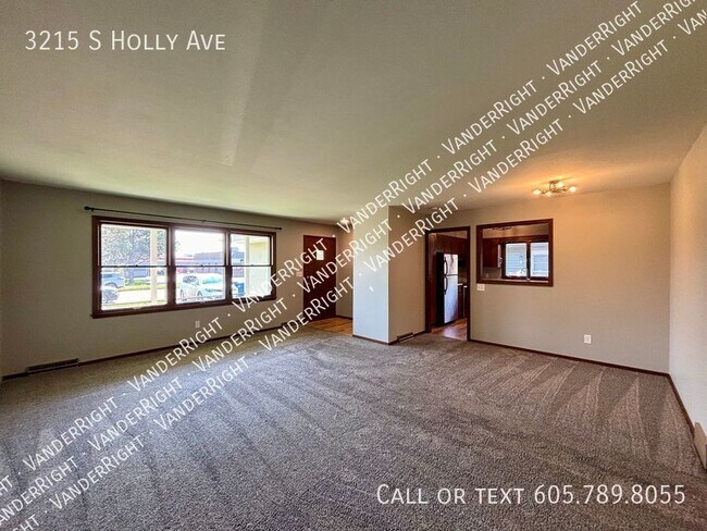 Building Photo - Updated 3 Bedroom 2 Bathroom!