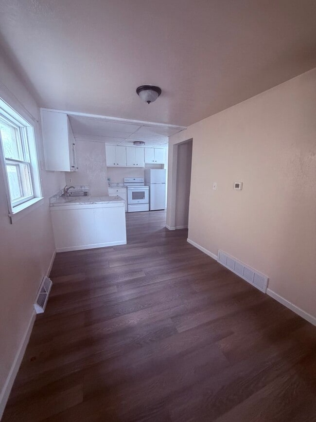 Building Photo - House for rent!