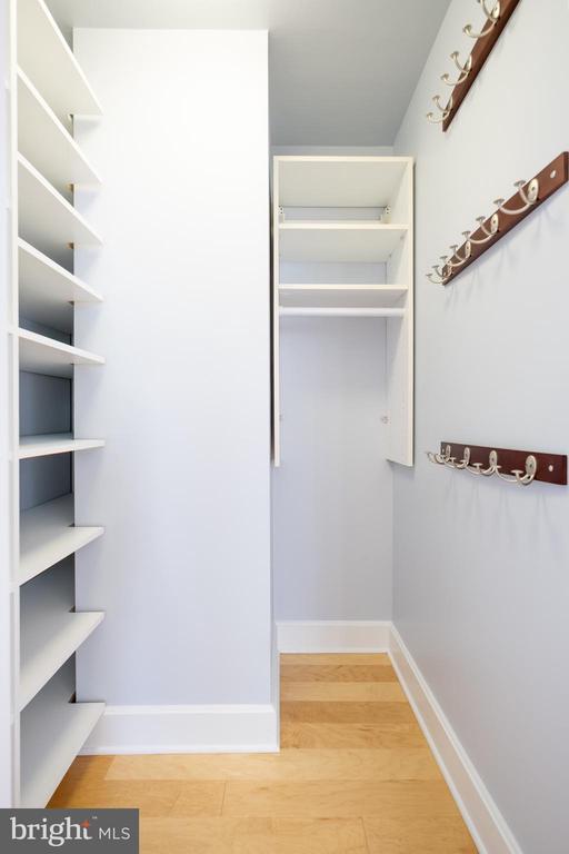 Building Photo - 901 N Penn St