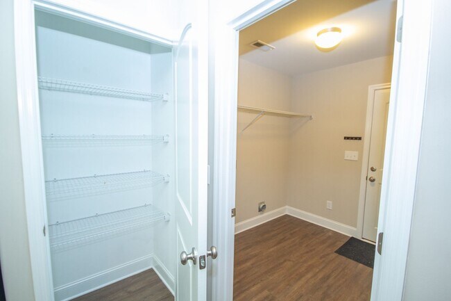 Building Photo - Spacious Full Brick in Athens City Limits!...