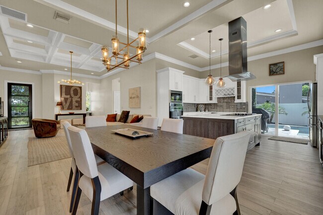 Building Photo - 875 SE 13th Ave