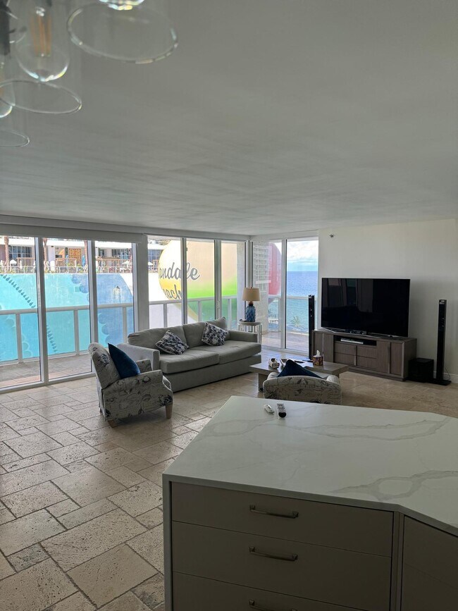 Building Photo - 1800 S Ocean Dr