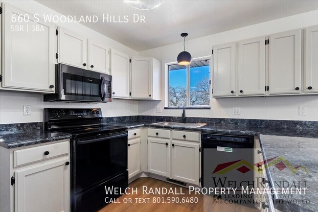 Building Photo - Spacious Single-Family Home in Woodland Hills