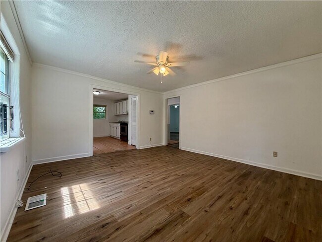 Building Photo - 1070 Ollie Cir NW