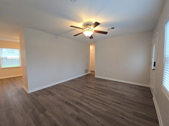 Building Photo - 981 Olympia Dr