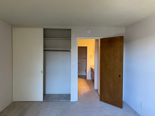 Building Photo - 965 Shorepoint Ct