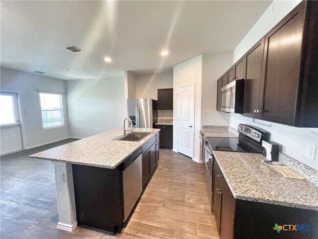 Building Photo - 940 Chachalaca Ct