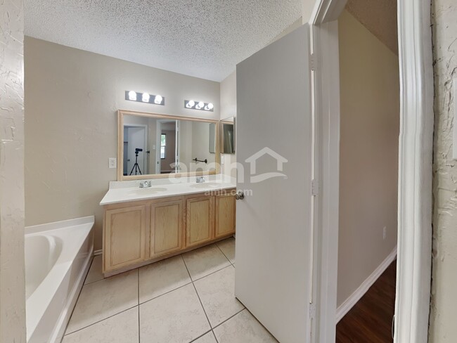 Building Photo - 317 Indian Blanket Dr