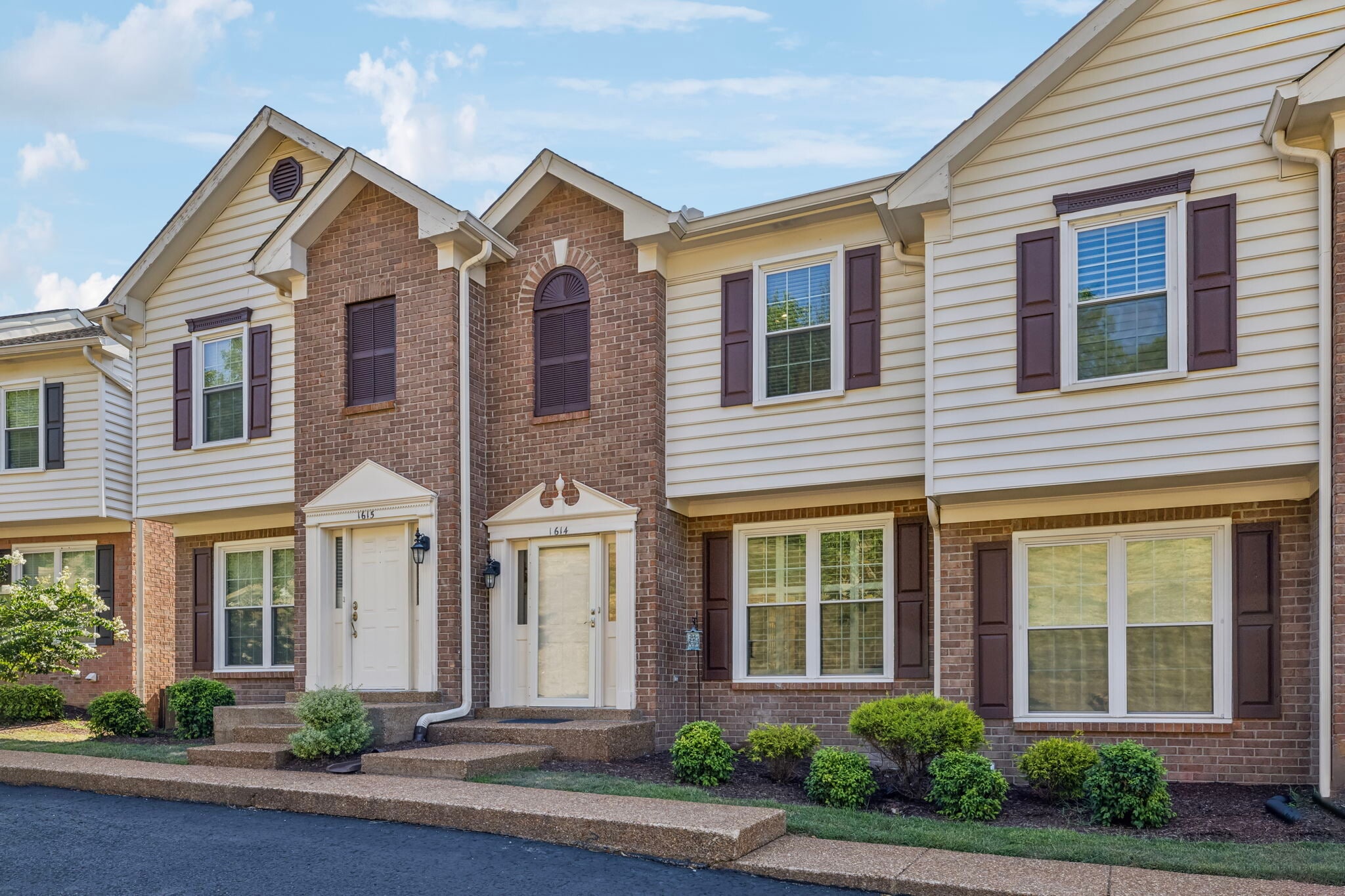 Mostly brick with 2 assigned parking spaces - 1614 Brentwood Pointe