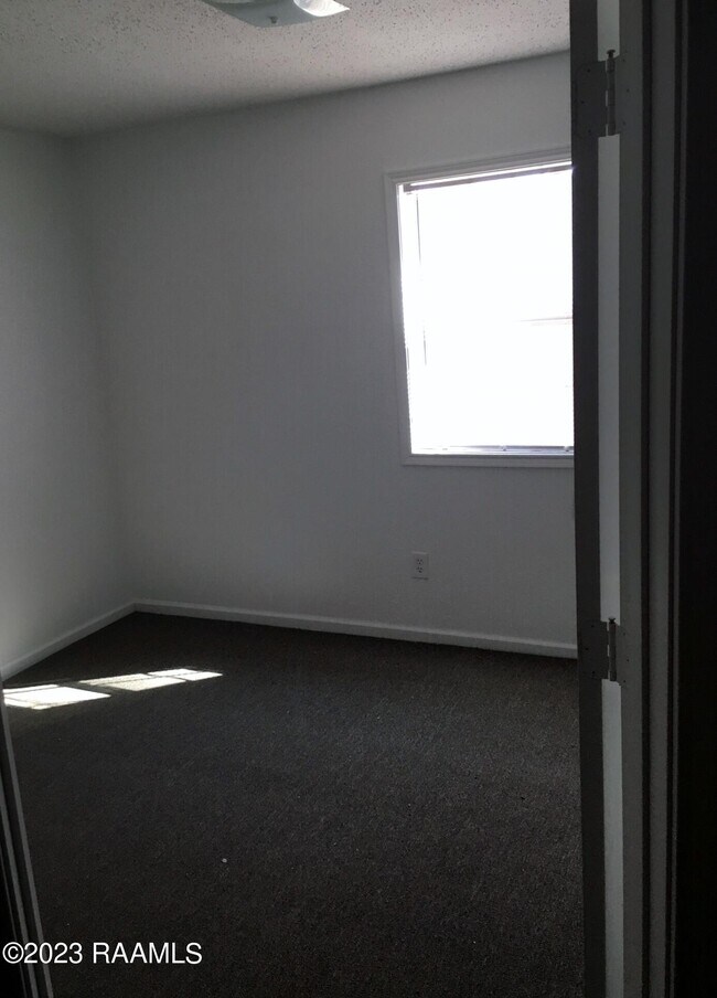 Building Photo - 106 Rue Royale Rue