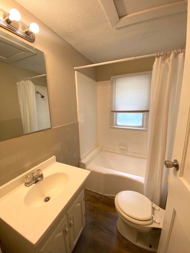 Building Photo - Charming 2 Bedroom, 1 Bathroom Home in Peo...