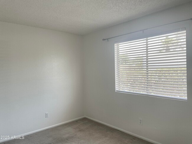 Building Photo - 143 S Mountain Rd