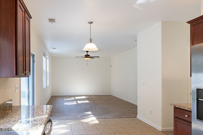 Building Photo - Four Bedroom in Shadow Moss