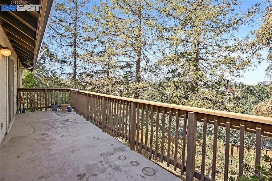 Building Photo - 2055 Sierra Rd