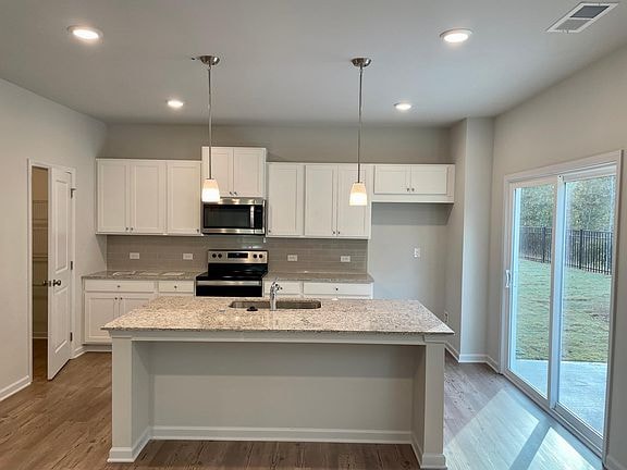 Building Photo - 396 Summerwood Ln