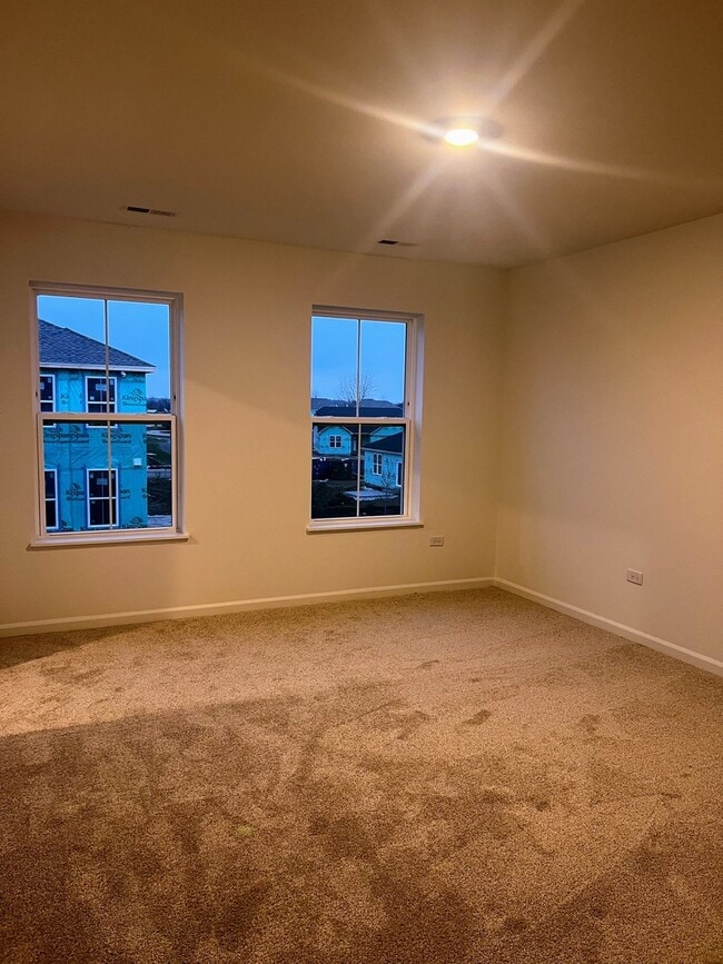 Building Photo - 14940 Dyer Ln