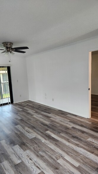 Building Photo - 420 Breakwater Dr