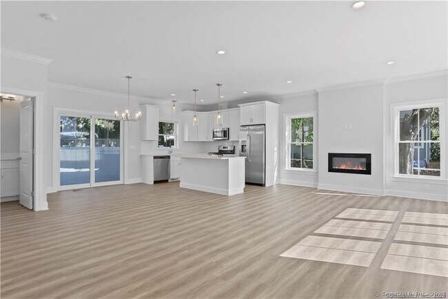 Building Photo - 350 Halley Ave