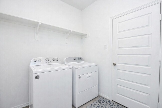 Building Photo - 22359 Auburn Cabin Ln