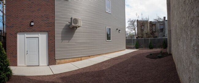 Building Photo - 2220-2228 W Master St