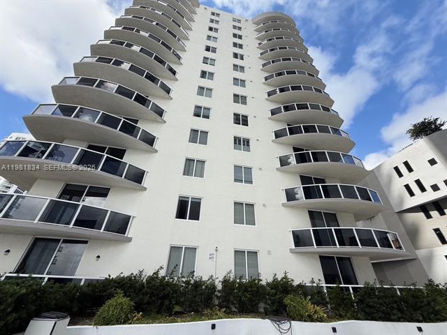 Building Photo - 601 NE 23rd St