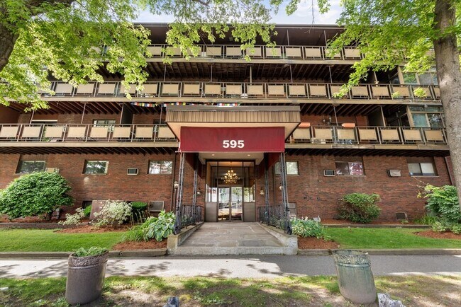 Building Photo - 595 Revere Beach Pkwy