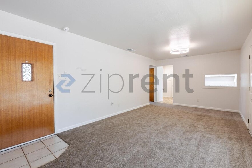 Building Photo - Unit