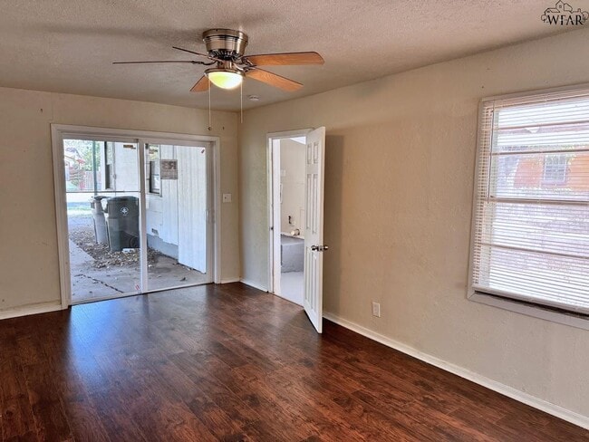 Building Photo - 1627 Oceola Ave