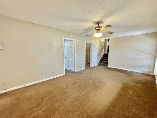 Building Photo - 4 bedroom, 3 bathroom Nest in Spring Lake