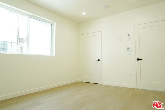 Building Photo - 1515 S Hayworth Ave