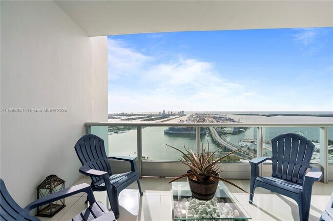 Building Photo - 900 Biscayne Blvd