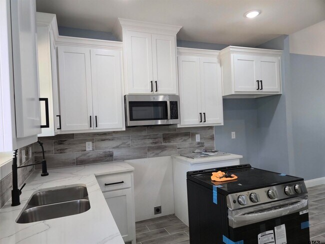 Building Photo - 8129 Cr 485