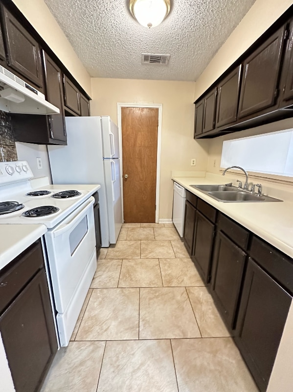 Building Photo - 155 Marilyn Dr