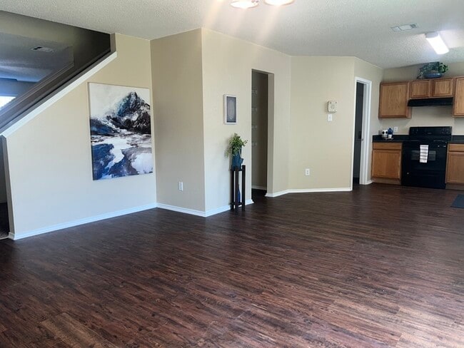 Building Photo - BURLESON 3/2/1 HOME
