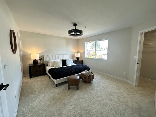 Building Photo - Updated 3-Story Condo with Balconies in So...