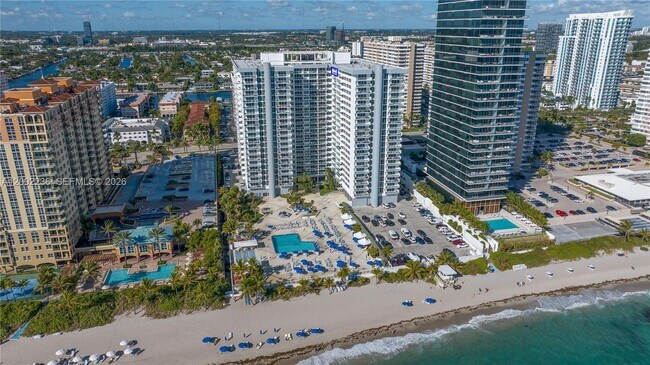 Building Photo - 2030 S Ocean Dr