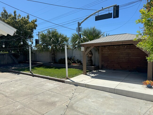 Building Photo - 14461 Chateau Ln