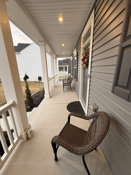 Front port seating - 3212 Vanessa Dr